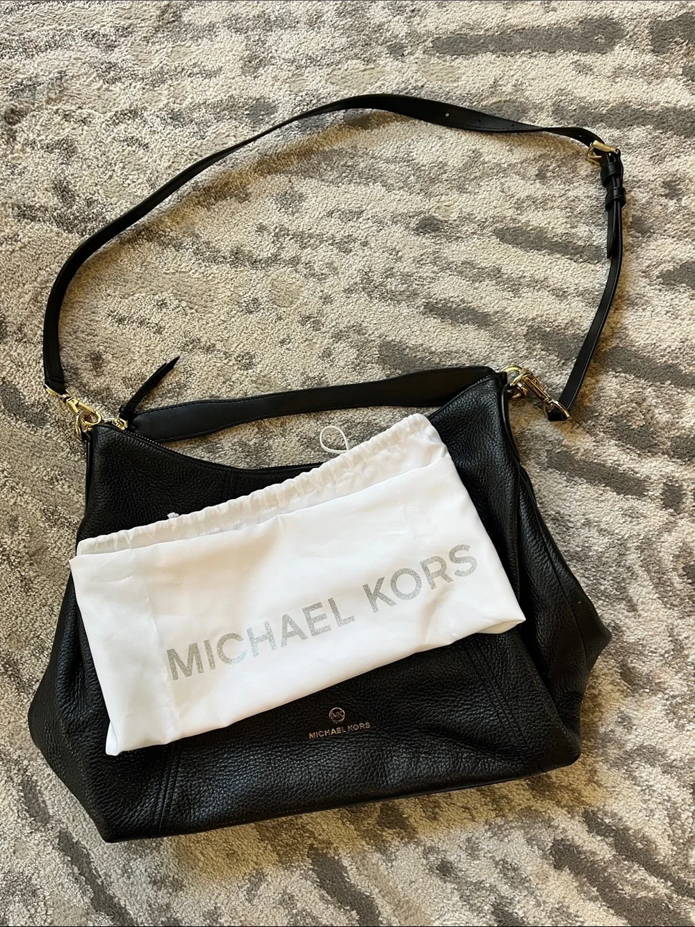 Michael Kors Sienna Large Black Pebbled Leather Hobo with Gold Hardware - Picture 6 of 9